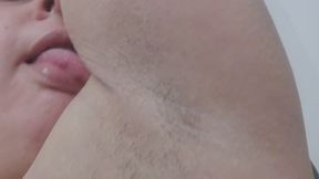 Hairy armpits close Up ( showing all details to you)