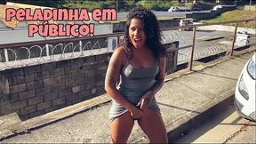 Casada gostosa de saia e sem calcinha exibindo a bucetinha para desconhecidos *COMPLETO*