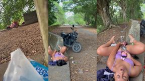 vecina pillada frotandose el cono en publico