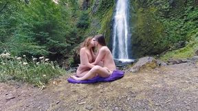 Endza & Sierra - Luscious Licking - Sierra Cirque