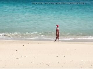 Exposed Beach mother I'd like to fuck Helps a Jerking Stranger - Cum on Her Booty