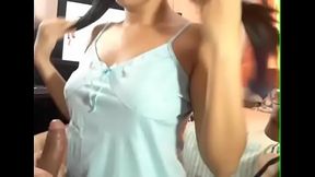 Duas ninfetas fazendo boquete e espanhola