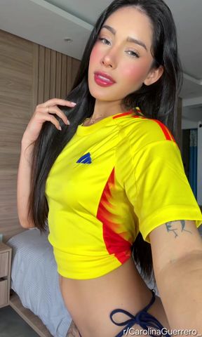 Hot Colombian babe shows off her natural solo bikini body and tight ass