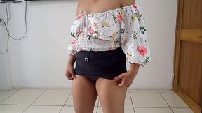 LA HIJASTRA TRAVIESA HACIENDO LOCURAS CON SU CUERPO DESNUDANDOSE HASTA EXITARSE Y QUE LE SALGA SU LECHE