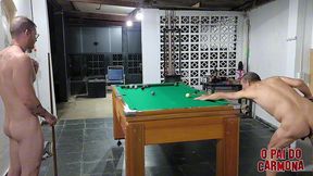 jogando sinuca e chupando peitinho com os carmonas
