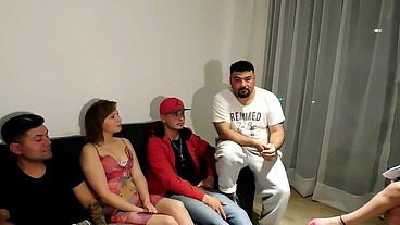 TERAPIA FAMILIAR DE SEXO , LA SECION DE TERAPIA EN LO DE LA PSICOLOGA TERMINO EN FIESTA SEXUAL