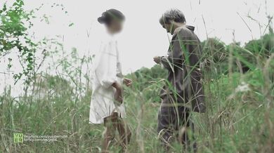 Tiny pussy in high grass [H31]