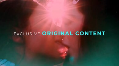 Kylie Rocket seduces her roommate with a sensual massage that turns into passionate lesbian cunnilingus