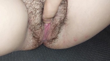 mi Hermanastra Se desnuda en el carro de La familia y muestra su gran culo