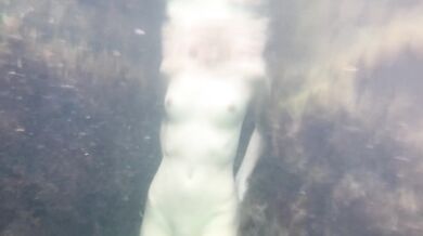 Naked girl swims in the sea and masturbate underwater