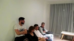 con mi hermanastra y uno de mis hijastros inventamos una terapia de grupo para armar una orgia
