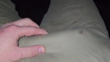Deutscher Meister mit Precum in Beige Hose