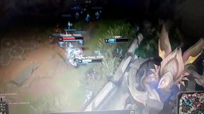 Travesti ruiva e an&atilde_o neg&atilde_o, fodendo o urso peludo, um magrelo, e uma galinha