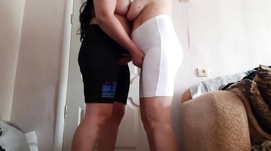 My girlfriend and I mutually masturbate at a party and cum quickly - IkaSmokS