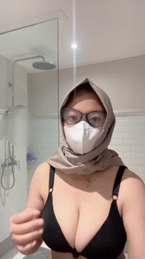 Beautiful ass squirting shower