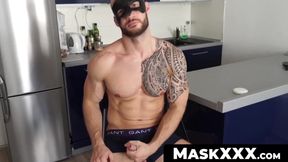 Tattooed muscle guy David Boss's jacking it well until cumshot