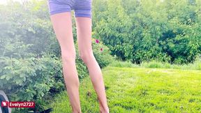 Public flashing in parc yoga shorts flip flops