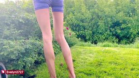 Public flashing in parc yoga shorts flip flops