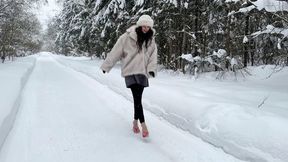 High heels flip flops on snow, walking in flip flops, slippery flip flops, high heels on ice, high heels on snow