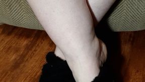Mature barefoot sexitoes1