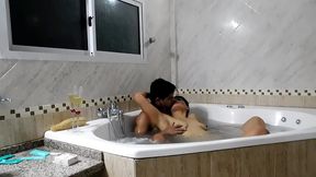 un fin de semana con una actriz porno , y el fans no aguanto ...