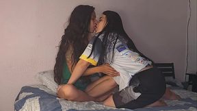 Marido flagra Sapatona pegando sua Esposa