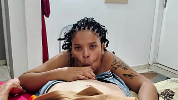 Tioz&atilde_o eletricista barganha o trabalho com nilfeta da prefer&ecirc_ncia xereca card