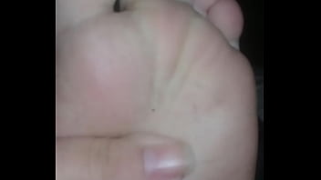 Mostrando meu p&eacute_ gostoso