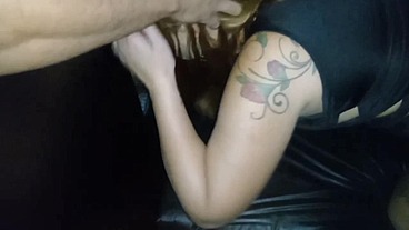 Fui no swing em sp chupei rola no gloriroly e no banheiro masculino levei gozada na buceta e na boca de desconhecido
