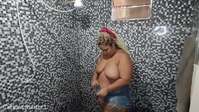 deixou o sabonete cair no banho