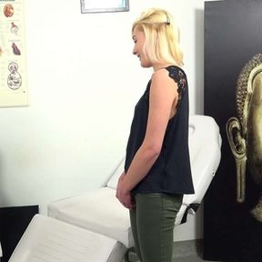 Tyna Gold visits her horny doctor