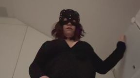 Écrasement d’un pénis avec des talons