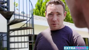 Lascivious teen Moka Mora spitroasted by muscular handymen