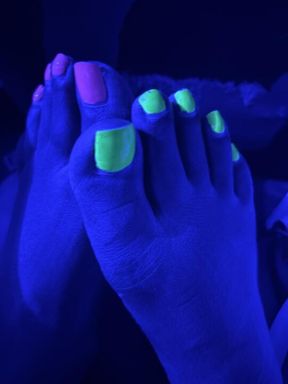 Glow-in-the-dark toes