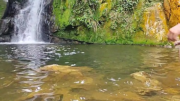 Amigos safados fodendo na cachoeira Interracial 39 58