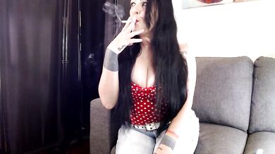 Smoking in Jeans