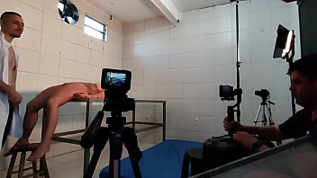 Como manter a ere&ccedil_&atilde_o com uma morta na cama e o povo rindo