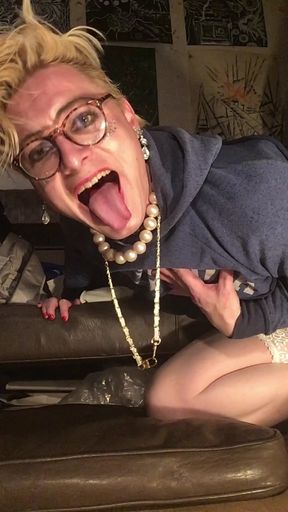 Sissy bottom Jes is a good Girl