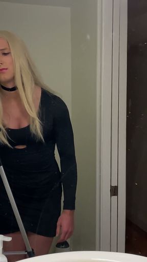 Hot Crossdresser Gets Fucked by Ejaculation Dildo