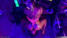 Velvet Sit! [4K MP4]