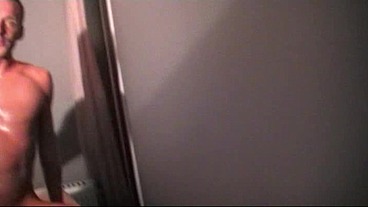 214 / arab muscle fucked during a massage trantic