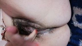 pipi et doigtage de ma grosse chatte poilueimagine toi que je suis debout, sur ...