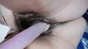 pipi et doigtage de ma grosse chatte poilueimagine toi que je suis debout, sur ...