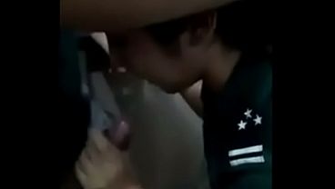 Morena novinha gostosa putinha levando rola de uniforme no cursinho militar
