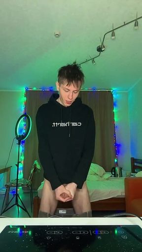 Look at How Much Cum This Hungry Twink Can Spray