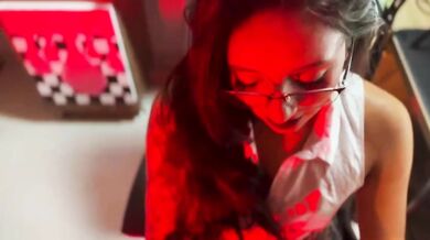 mi jefe me coge en su oficina en horas de la noche cuando nadie esta