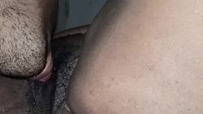 sogro seduz a esposa bbw do filho e chupa seu cu e sua buceta ate a gordinha safada gozar na sua boca