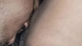 sogro seduz a esposa bbw do filho e chupa seu cu e sua buceta ate a gordinha safada gozar na sua boca