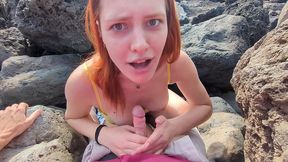 pov: risky public blowjob, my readhead girlfriend sucks my dick on the beach (dia ita)
