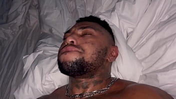 A puta da Sofie Lollipop me chupou e tocou at&eacute_ me fazer gozar, retribui ela com uma mamada